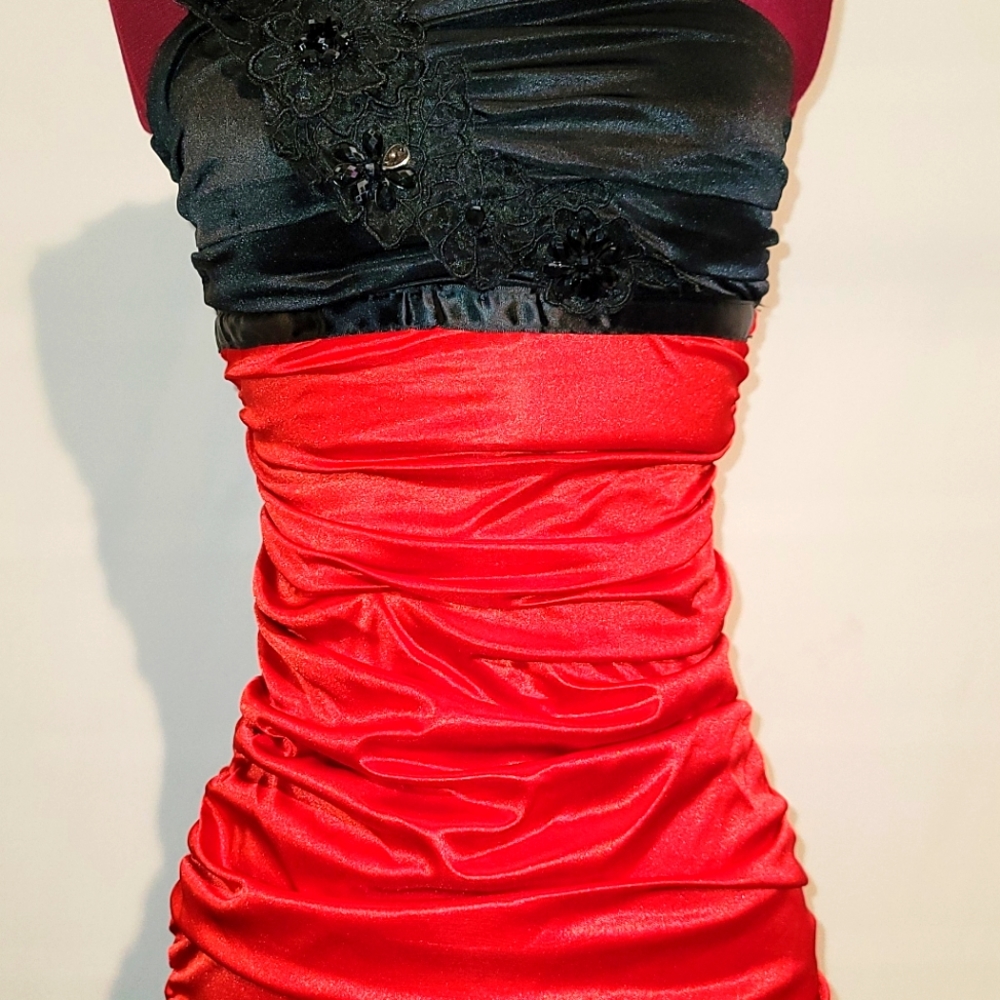B smart size 7 red silky dress